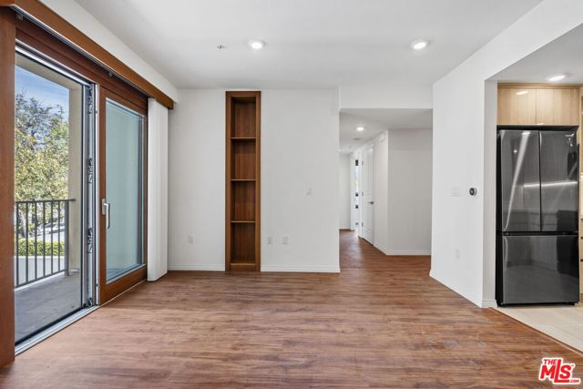 5245 Santa Monica Boulevard, Los Angeles CA: https://media.crmls.org/mediaz/2602f7d8-caea-4680-9e40-a27ea6e6599c.jpg