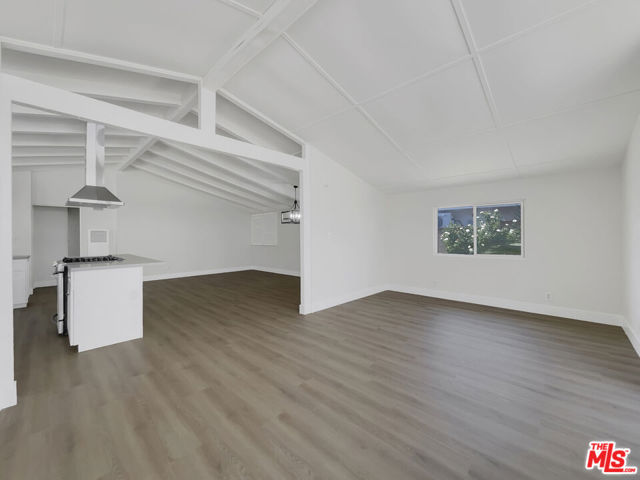 13108 Fellows Avenue, Sylmar CA: https://media.crmls.org/mediaz/2602fcf8-8298-4c30-b10e-29c064df3af9.jpg