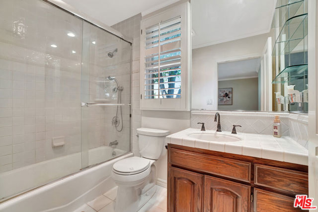 5025 Delita Place, Woodland Hills CA: https://media.crmls.org/mediaz/2602ff3b-8d57-43ba-9f49-eff84a6c2100.jpg