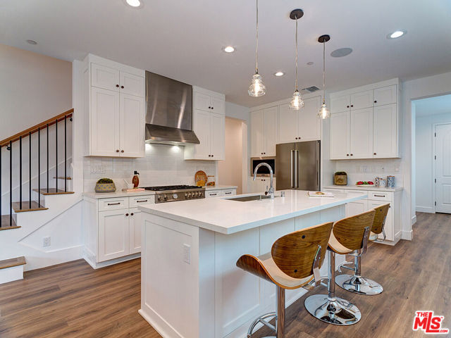 1278 Meadowbrook Avenue, Los Angeles CA: https://media.crmls.org/mediaz/26031a0a-3873-4a80-b9a8-e4bf47750456.jpg