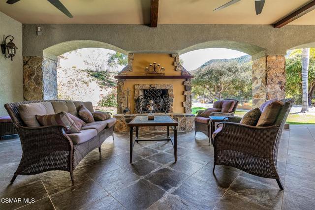 1826 Crystal View Circle, Newbury Park CA: https://media.crmls.org/mediaz/260320e5-1712-4be1-8d4f-dab3e3325fd7.jpg