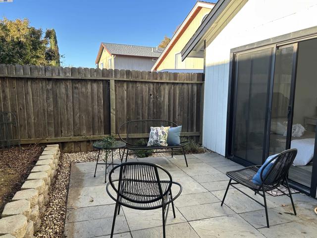 730 Morissette Way, Vacaville CA: https://media.crmls.org/mediaz/260328cb-8b8f-4772-aea7-679c7693de9c.jpg