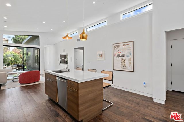 4276 Campbell Drive, Los Angeles CA: https://media.crmls.org/mediaz/26039b3b-36bb-4b36-b8ad-996f282e9400.jpg