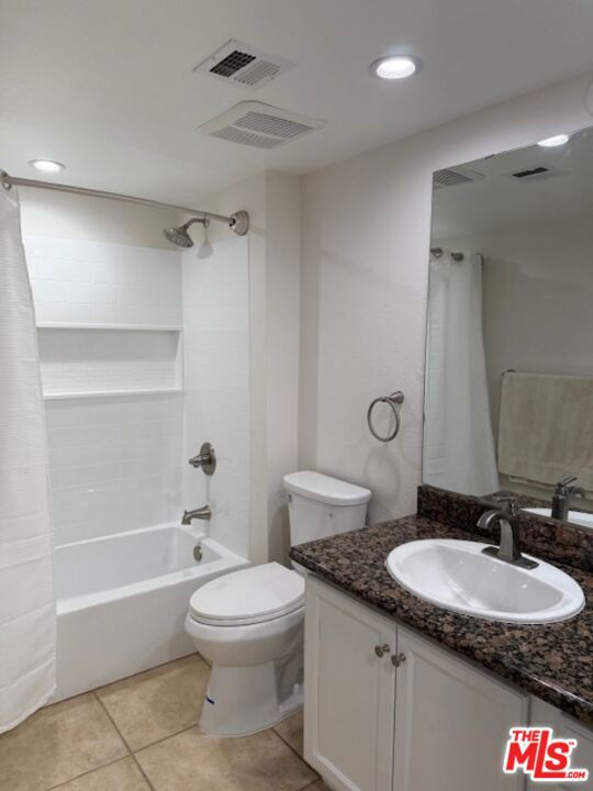 Image 6 of 11 For 43376 Cook Street 217