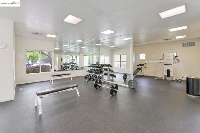 63 Lakeshore Ct, Richmond CA: https://media.crmls.org/mediaz/2603cf96-8f16-47fc-8158-708ea71d2ebf.jpg