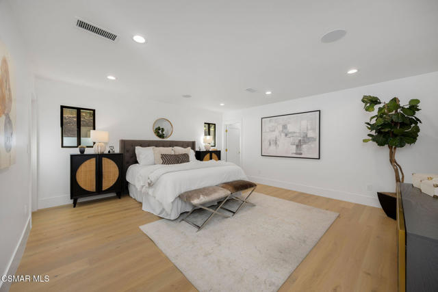 1324 La Granada Drive, Thousand Oaks CA: https://media.crmls.org/mediaz/2603dadb-9dde-4811-b060-6886b50f350d.jpg