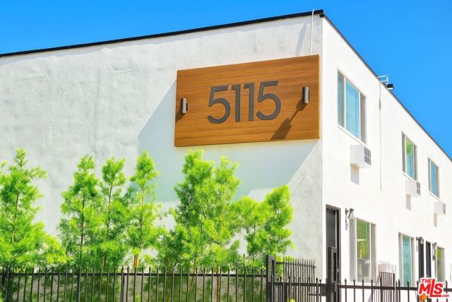 5115 Clinton Street, Los Angeles CA: https://media.crmls.org/mediaz/26040d81-295d-4959-9a56-d66266b34050.jpg