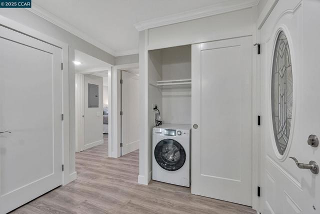 2900 Tice Creek Dr, Walnut Creek CA: https://media.crmls.org/mediaz/2605efcc-4b3d-4aa5-80ad-6e4ba992a4a3.jpg