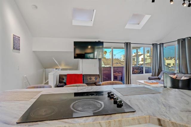 Detail Gallery Image 17 of 25 For 3715 Mission Bld, San Diego,  CA 92109 - 3 Beds | 2 Baths