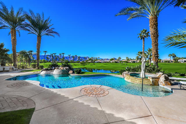 51075 Marbella Court, La Quinta CA: https://media.crmls.org/mediaz/260692c4-4586-4917-944e-3126c41ac282.jpg