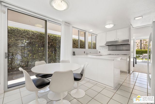 2723 S Kings Road, Palm Springs CA: https://media.crmls.org/mediaz/2606b3f9-9ed6-4e10-993f-71578f079a37.jpg