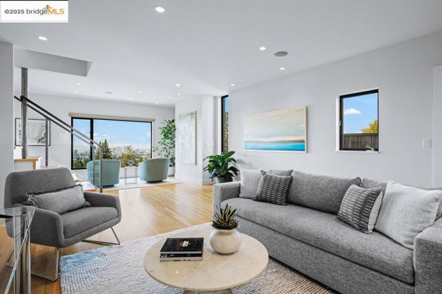 310 Pacific Ave, Piedmont CA: https://media.crmls.org/mediaz/260704c9-01ef-40d1-a3d1-c1ea7eb31ca7.jpg