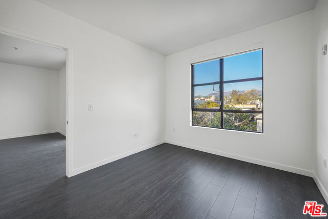 5800 Harold Way, Los Angeles CA: https://media.crmls.org/mediaz/26071ed9-63bf-4ff5-9124-25832581e26f.jpg