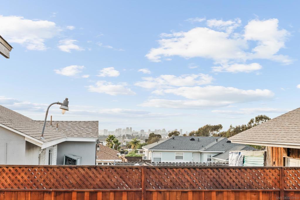 https://media.crmls.org/mediaz/2607417c-2ab9-4a84-b094-c4660d088bd0.jpg?preset=X-Large