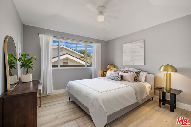 8400 Mulholland Drive, Los Angeles CA: https://media.crmls.org/mediaz/26079408-c9b8-4839-b0e9-7750f02bea9b.jpg