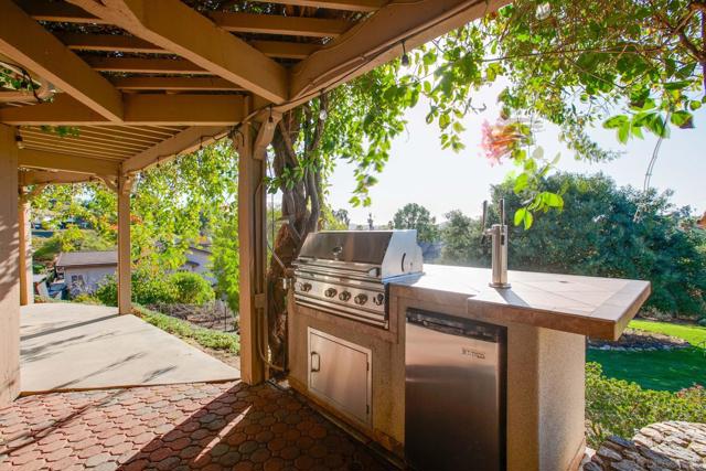 2610 Sunset Hills, Escondido CA: https://media.crmls.org/mediaz/2607c43b-36e2-4ca6-95a9-68ff7dd9a67d.jpg