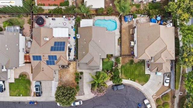 20 Goldmeadow Ct, Brentwood CA: https://media.crmls.org/mediaz/26087d55-adec-4cf4-aa60-7dac1250cde2.jpg