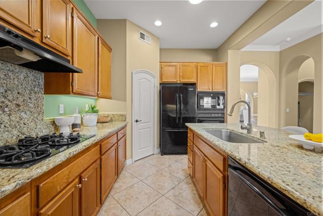 Detail Gallery Image 14 of 42 For 1452 S Creekside Dr, Chula Vista,  CA 91915 - 3 Beds | 2/1 Baths