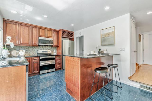 347 Kinross Drive, Walnut Creek CA: https://media.crmls.org/mediaz/2608dd80-2b45-4b31-9898-805841d60dcd.jpg