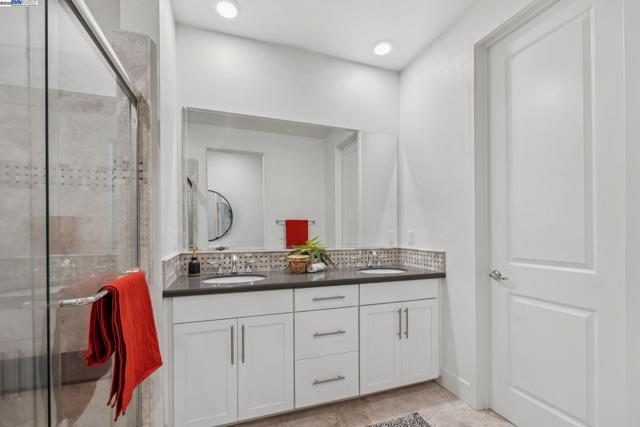 1815 Balsa St, Alameda CA: https://media.crmls.org/mediaz/26098218-500a-4bcf-9f12-6895a3789a8b.jpg