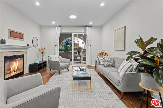 12975 Agustin Place, Playa Vista CA: https://media.crmls.org/mediaz/260a4802-eb3c-481a-9d94-d3ab68d99f98.jpg