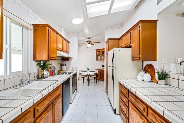 2010 W San Marcos Blvd #93, San Marcos CA: https://media.crmls.org/mediaz/260b0089-08ad-456a-ab02-6974c4ca0a9a.jpg