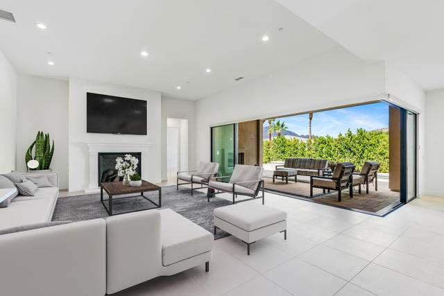 80404 Old Ranch S Trail, La Quinta CA: https://media.crmls.org/mediaz/260b20a9-3ca0-4ead-9e2e-012aa24bb18b.jpg