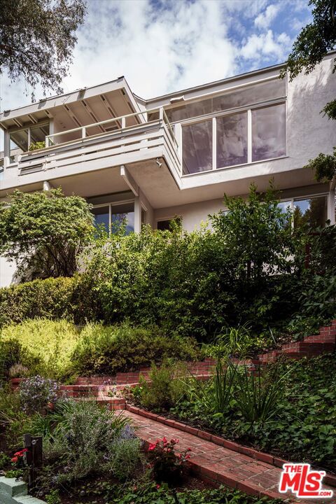 2764 Outpost Drive, Los Angeles CA: https://media.crmls.org/mediaz/260b5ae1-944a-465b-9939-84e4f2fe67c6.jpg