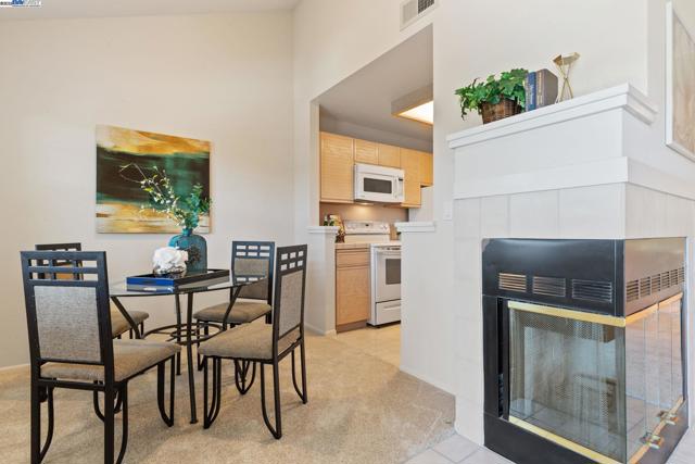 7710 Canyon Meadow Cir, Pleasanton CA: https://media.crmls.org/mediaz/260c86b9-00bd-402b-9d43-d8eb634c1440.jpg