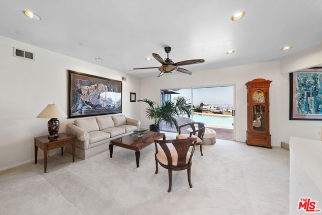 4260 S Cloverdale Avenue, Los Angeles CA: https://media.crmls.org/mediaz/260d928b-ce5a-4956-8cd0-bf74436d6191.jpg