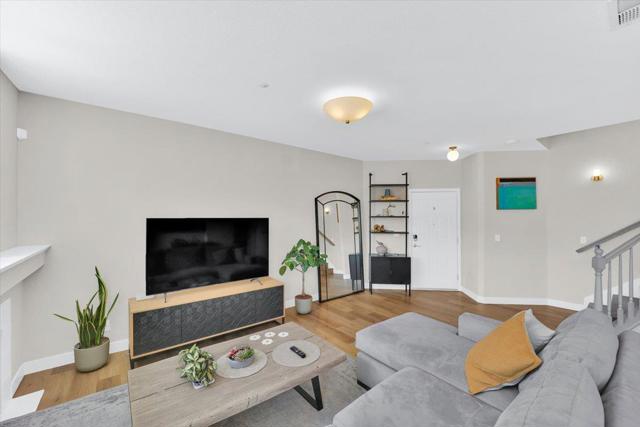 401 Baltic Circle,  CA: https://media.crmls.org/mediaz/260d94d1-8f33-4bf3-afc1-7534b3fa82e1.jpg