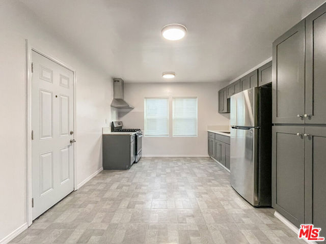 1103 Ocean Park Boulevard, Santa Monica CA: https://media.crmls.org/mediaz/260da37e-5a4e-4453-9aad-12e5dfc9a658.jpg