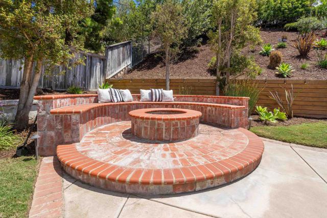 7866 Calle Oliva, Carlsbad CA: https://media.crmls.org/mediaz/260dd844-d514-42a0-afbb-d1914a93a31b.jpg