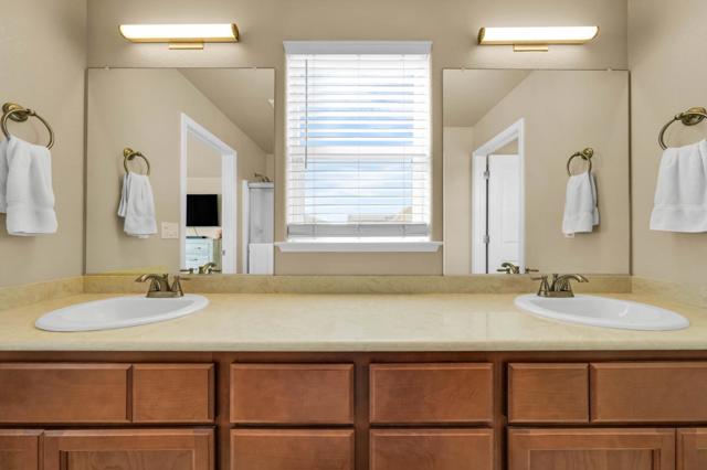 21 Sycamore Street, Greenfield CA: https://media.crmls.org/mediaz/260f1dc4-2815-466e-aeaf-47d0a3828cb3.jpg