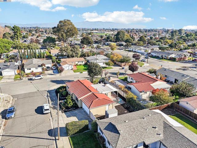 35593 Cleremont Dr, Newark CA: https://media.crmls.org/mediaz/260f52e0-e814-4cb3-8ec5-204caf8f4722.jpg