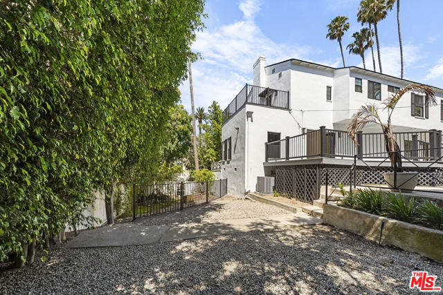 1722 N Vista Street, Los Angeles CA: https://media.crmls.org/mediaz/260f7a38-5f3f-4597-8b3e-44550f6bced7.jpg