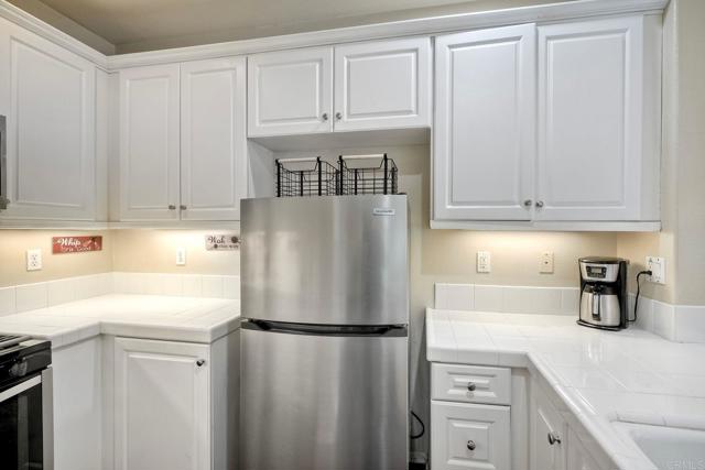 4049 Peninsula Drive, Carlsbad CA: https://media.crmls.org/mediaz/260f8207-6e7b-4d76-9736-93d720476848.jpg