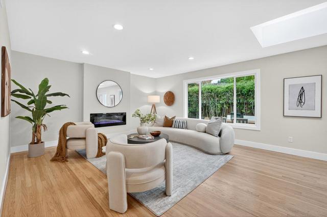 430 Gilbert Avenue, Menlo Park CA: https://media.crmls.org/mediaz/260fd284-48ae-4f35-b4fc-b0c3fccf6375.jpg