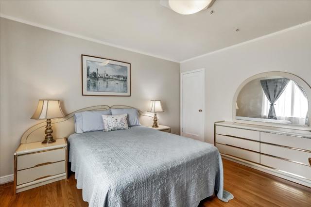 333 Elliot Street, San Francisco CA: https://media.crmls.org/mediaz/26108fc8-3c3f-4757-bfaa-b3f68e4cce22.jpg