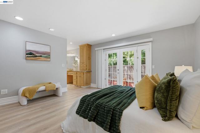 1782 Whitecliff Way, Walnut Creek CA: https://media.crmls.org/mediaz/2610ad28-1979-4f23-b2c7-3a537e9760bb.jpg