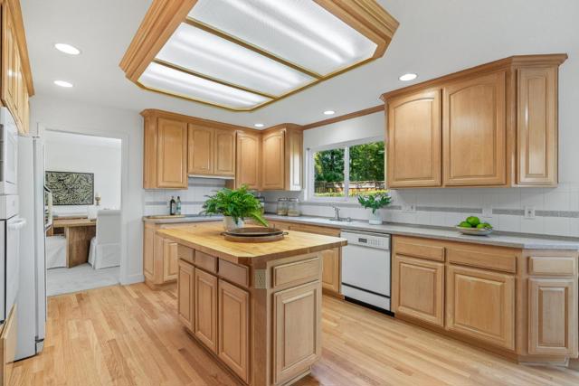 319 Montclair Road, Los Gatos CA: https://media.crmls.org/mediaz/26110d5e-299f-41d0-9b7d-24e14f9ae6d7.jpg