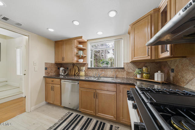 Detail Gallery Image 16 of 44 For 408 S Santa Anita #10,  Arcadia,  CA 91006 - 2 Beds | 2/1 Baths