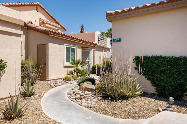 78337 Scarlet Court, La Quinta CA: https://media.crmls.org/mediaz/2611ab2c-f707-4966-ada3-3c293153d08b.jpg