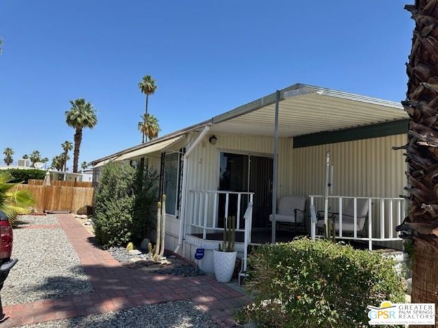 2 Harrison Street, Cathedral City CA: https://media.crmls.org/mediaz/2611cfed-ffec-46d8-8974-85863eea5373.jpg