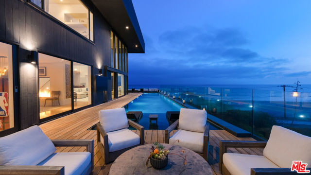 6463 Surfside Way, Malibu CA: https://media.crmls.org/mediaz/261284d1-1d5a-4e24-a007-ef04d222fb2e.jpg