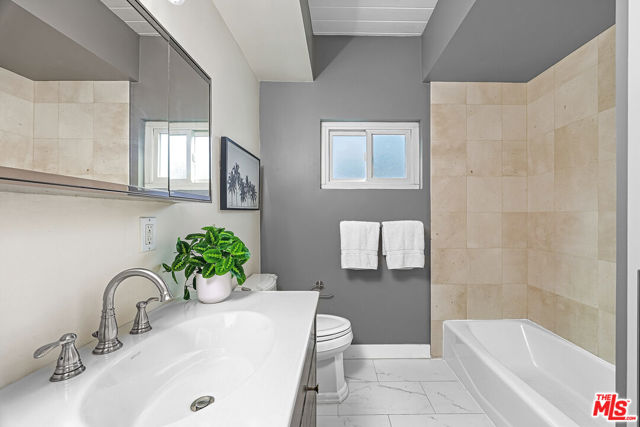 2329 Kansas Avenue, Santa Monica CA: https://media.crmls.org/mediaz/2612972a-9802-4302-8d77-869afecaab52.jpg