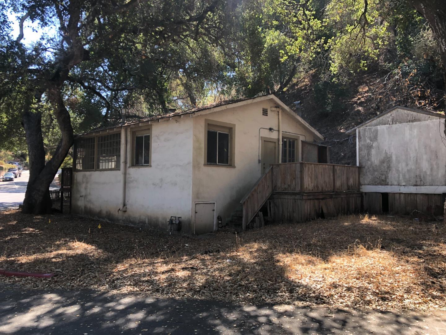 3041 San Juan Boulevard, Belmont CA: https://media.crmls.org/mediaz/261351a3-1b82-49d6-9187-5db6955474fa