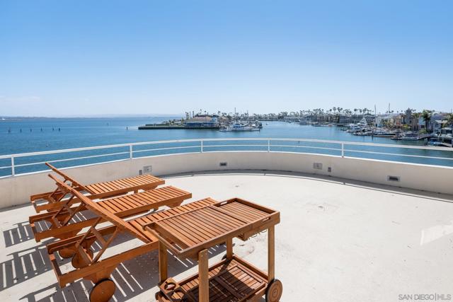 1 The Point, Coronado CA: https://media.crmls.org/mediaz/26138bef-189f-4463-83d7-42cbf570eb76.jpg