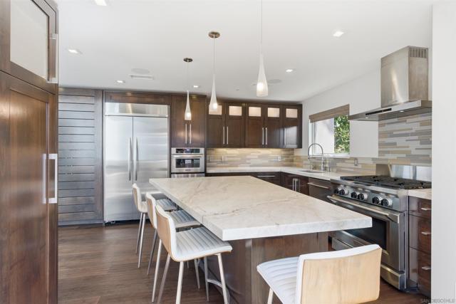 Image 11 of 60 For 2372 Oxford Ave