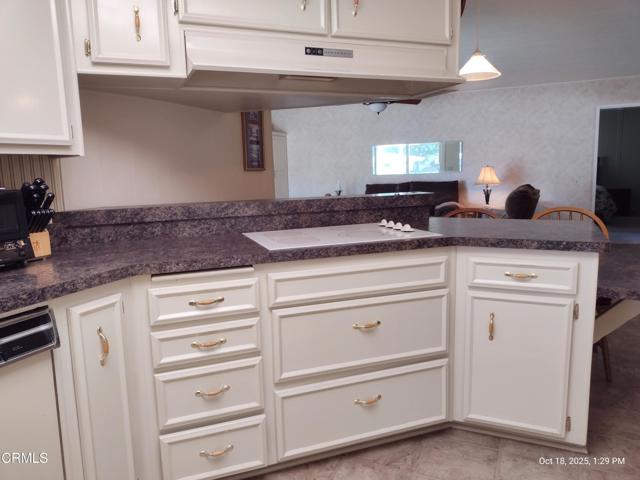 210 Caleta Drive, Camarillo CA: https://media.crmls.org/mediaz/261466bd-d900-49ce-bb02-d417f5bd9458.jpg